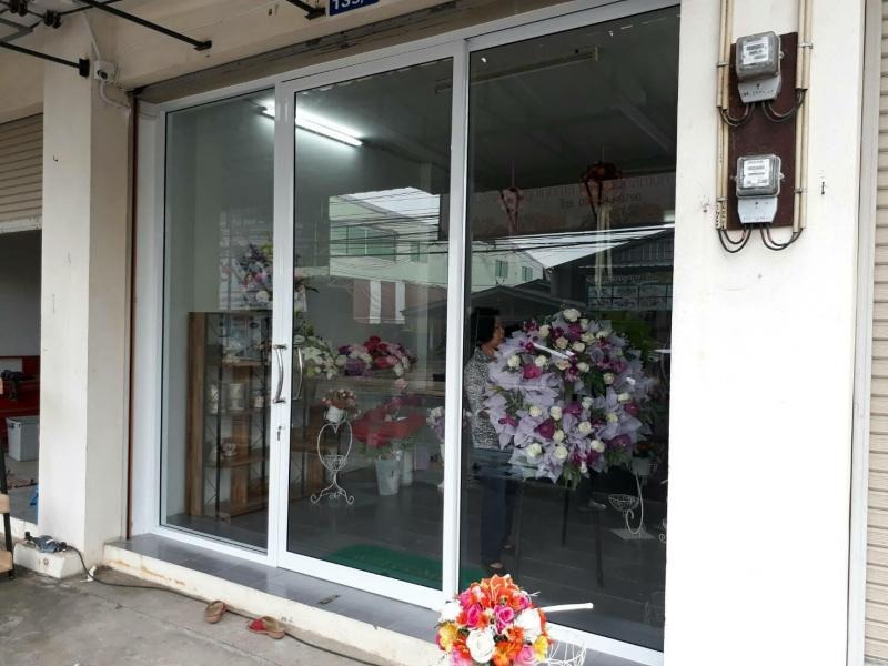 ช่างติดตั้งกระจก พัทยา